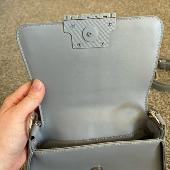 Steve Madden Purse Attachable Shoulder Strap Small Light Gray/Blue Button Chain - Picture 8 of 10